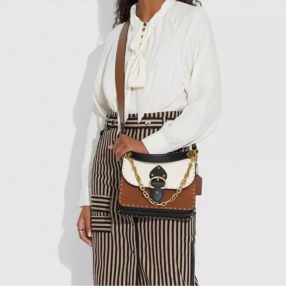 Beat Shoulder Bag In Colorblock With Rivets
